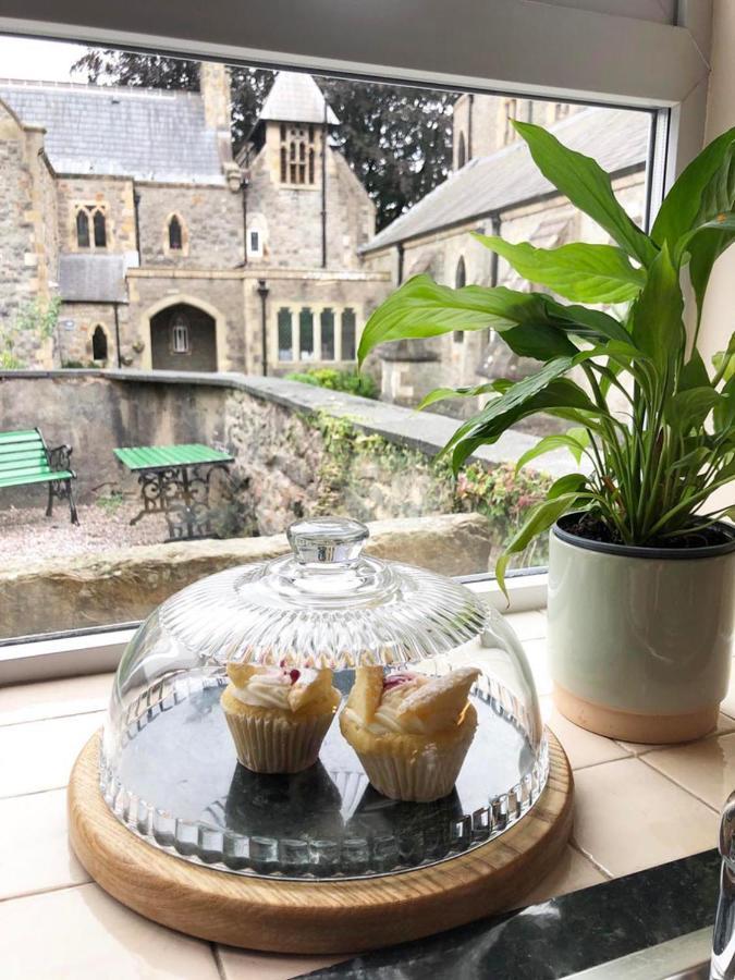 Church Mouse Cottage คลิเธอโร ภายนอก รูปภาพ